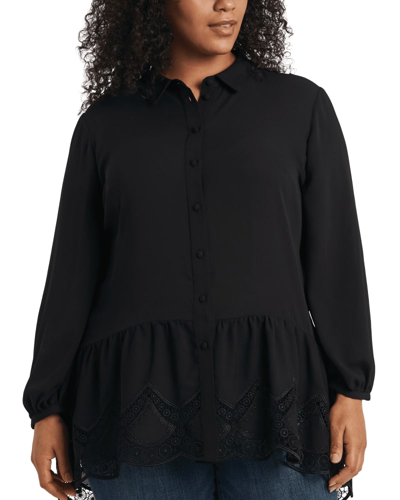 Front of a model wearing a size 1X Audrey Button Front Tunic in RICH BLACK by Vince Camuto. | dia_product_style_image_id:261886